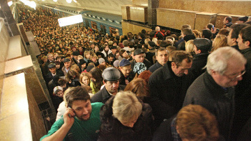 В Петербурге станцию метро закрыли из-за подозрительного пакета