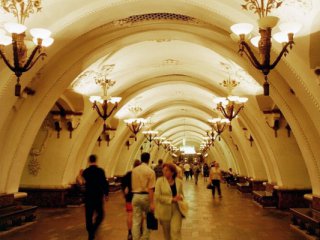 Смольный расторг контракт с московской фирмой на проектирование ветки метро в Петербурге